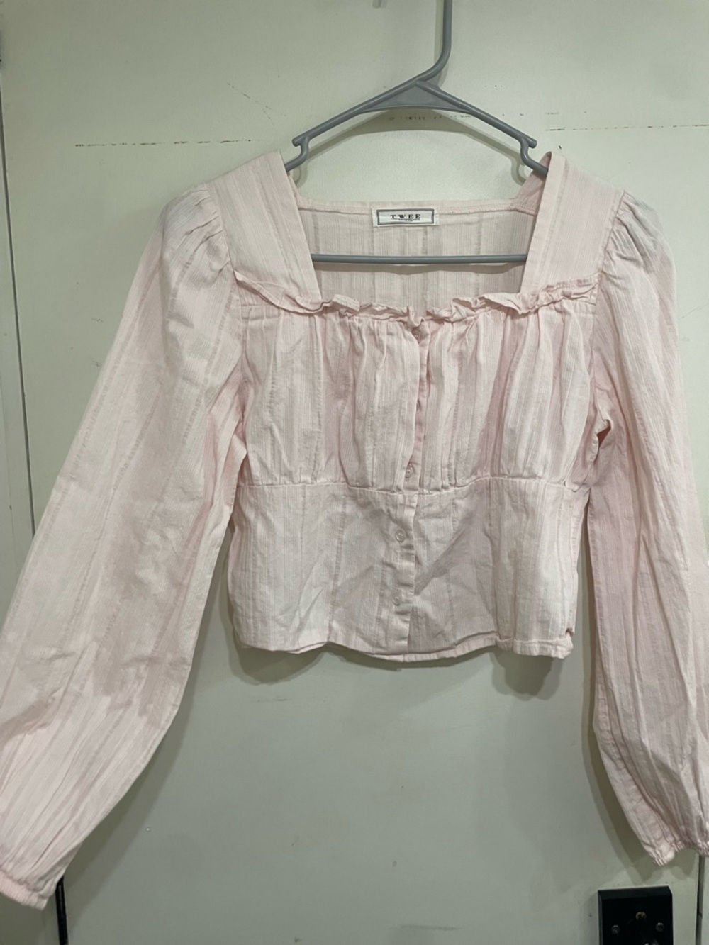 Twee cottagecore feminine ruffled pink cropped blouse Victorian button up small